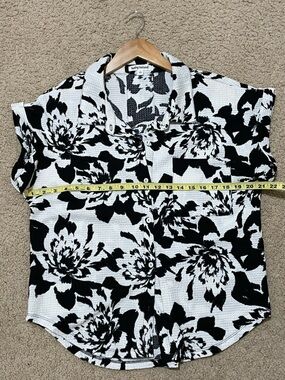 kathy ireland Black and White Floral Shirt